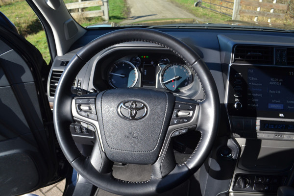 Toyota Land Cruiser 150 2.8 D-4D-F Professional Window Van