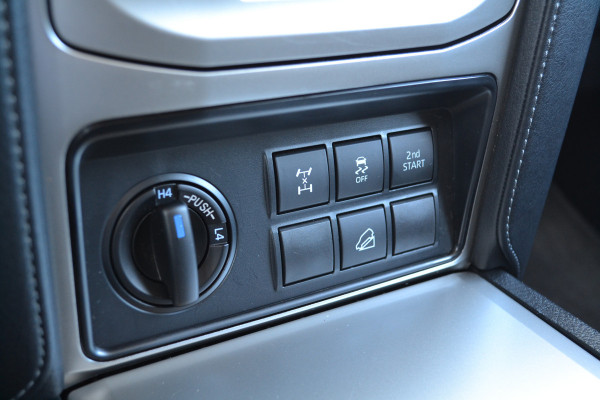 Toyota Land Cruiser 150 2.8 D-4D-F Professional Window Van