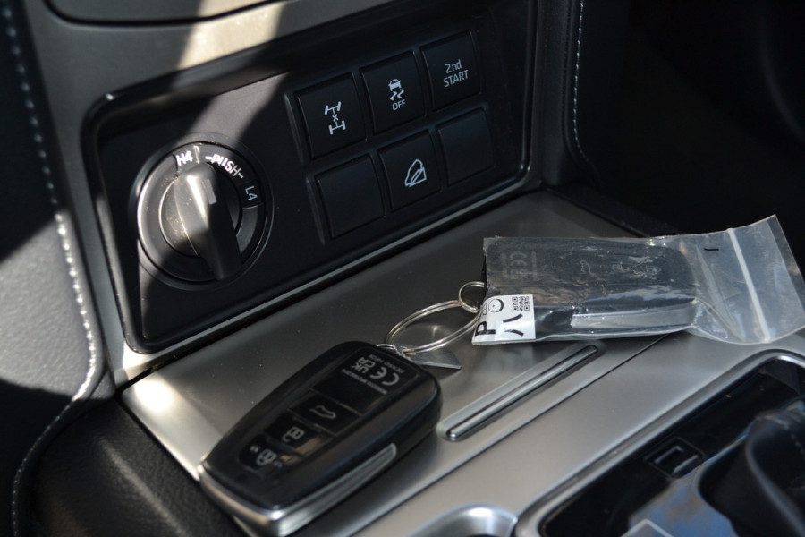 Toyota Land Cruiser 150 2.8 D-4D-F Professional Window Van
