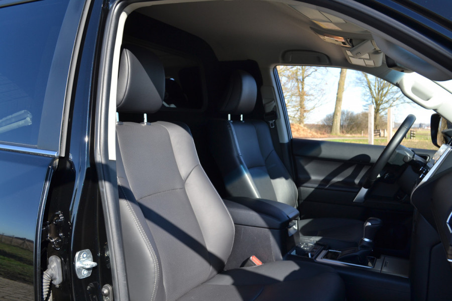 Toyota Land Cruiser 150 2.8 D-4D-F Professional Window Van