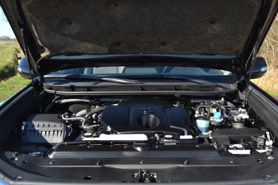 Toyota Land Cruiser 150 2.8 D-4D-F Professional Window Van