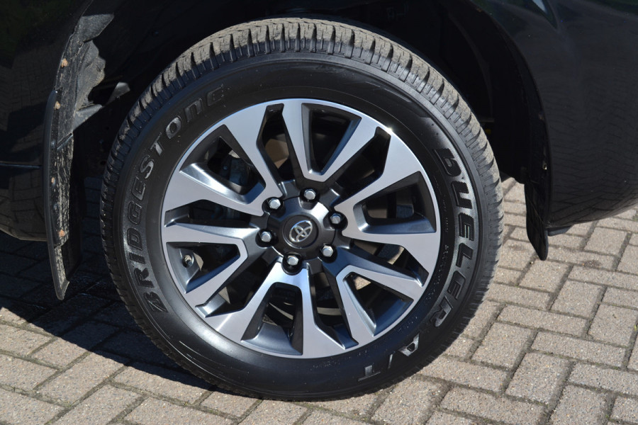 Toyota Land Cruiser 150 2.8 D-4D-F Professional Window Van