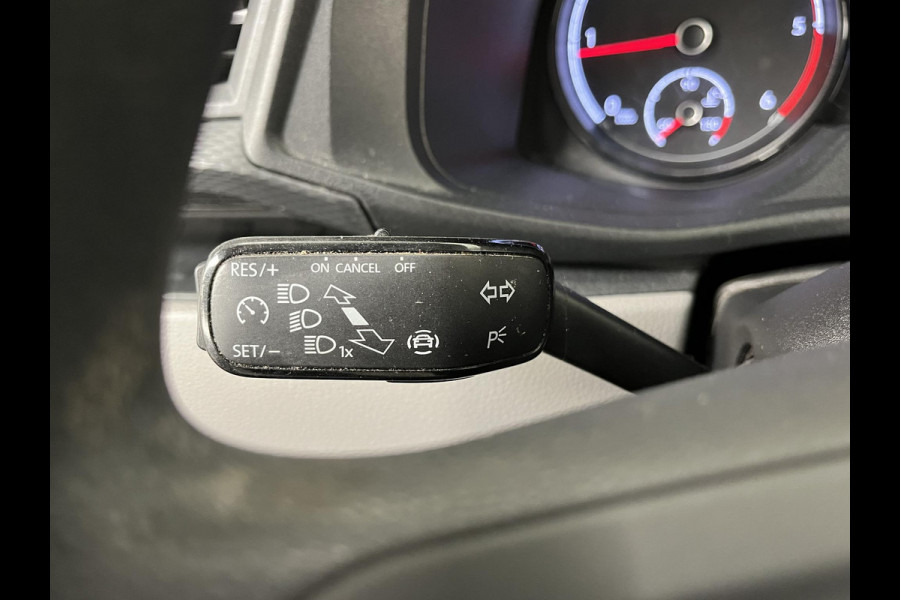 Volkswagen Transporter 2.0 TDI L2H1 150PK Automaat Airco Cruise Control Apple Carplay Verwarmbare stoel en vooruit
