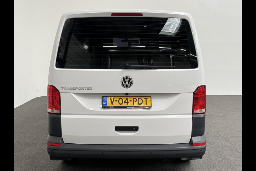 Volkswagen Transporter 2.0 TDI L2H1 150PK Automaat Airco Cruise Control Apple Carplay Verwarmbare stoel en vooruit