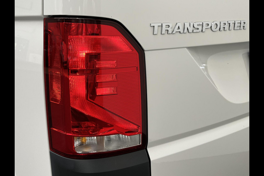 Volkswagen Transporter 2.0 TDI L2H1 150PK Automaat Airco Cruise Control Apple Carplay Verwarmbare stoel en vooruit