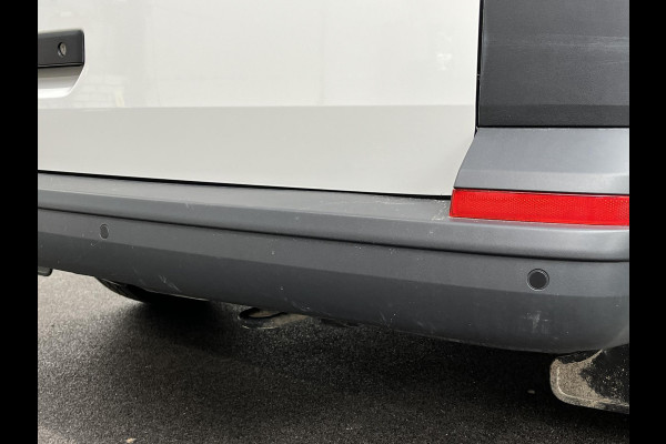 Volkswagen Transporter 2.0 TDI L2H1 150PK Automaat Airco Cruise Control Apple Carplay Verwarmbare stoel en vooruit