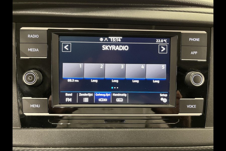Volkswagen Transporter 2.0 TDI L2H1 150PK Automaat Airco Cruise Control Apple Carplay Verwarmbare stoel en vooruit