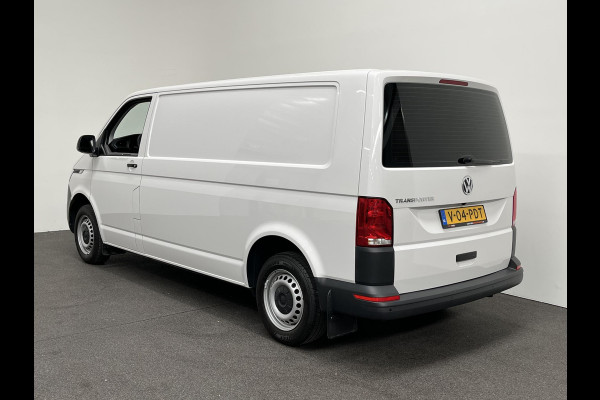 Volkswagen Transporter 2.0 TDI L2H1 150PK Automaat Airco Cruise Control Apple Carplay Verwarmbare stoel en vooruit