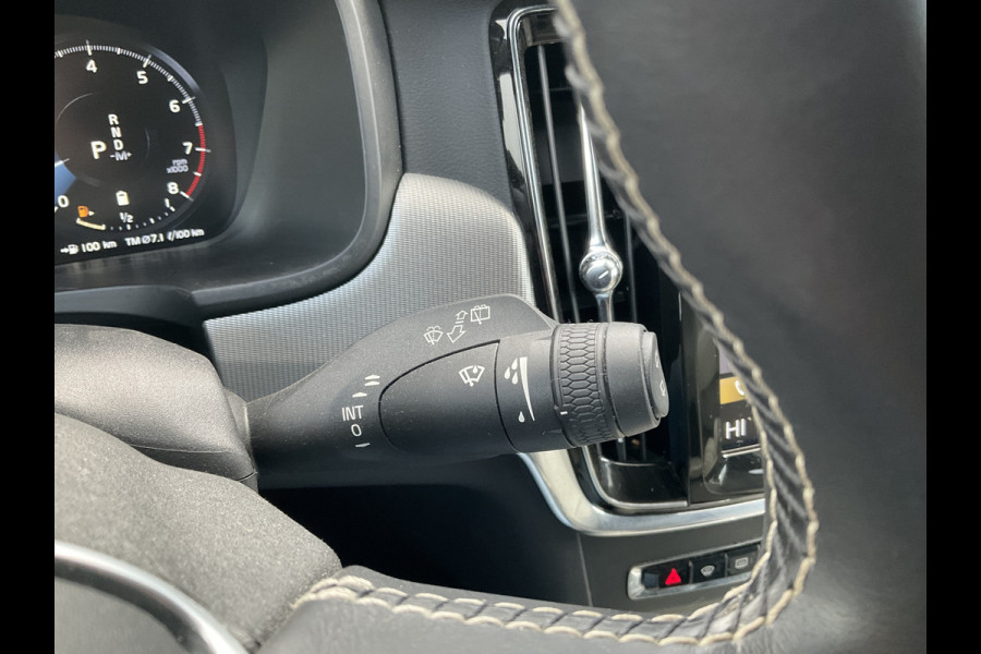 Volvo V90 B4 Ultimate Dark Leer Memory Camera Carplay Stoel/Stuurverw Trekhaak NL-Auto Uitstraling!