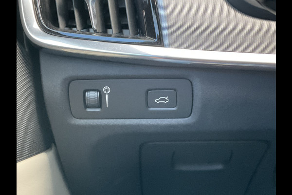 Volvo V90 B4 Ultimate Dark Leer Memory Camera Carplay Stoel/Stuurverw Trekhaak NL-Auto Uitstraling!