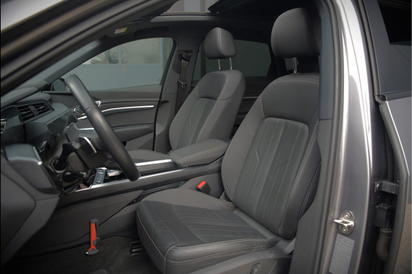Audi e-tron 50 quattro Business edition Plus 71 kWh | Black Edition | Panoramadak | Camera | Memory Seats | Ambiance Verlichting | Luchtvering | Adaptive Cruise Control | Keyless | Matrix LED | Leder | Stoelverwarming | NAP |