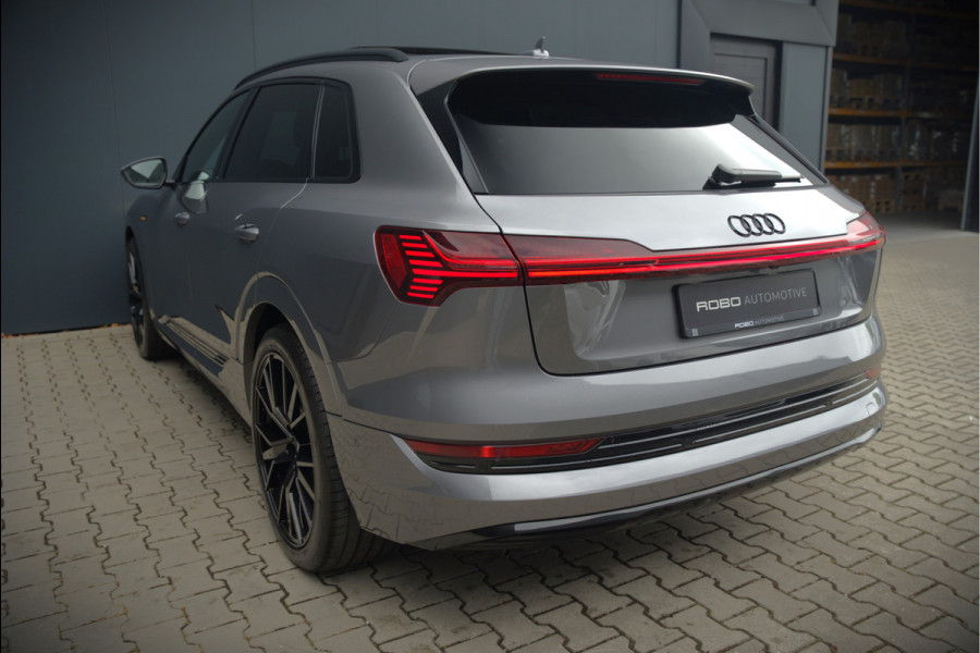 Audi e-tron 50 quattro Business edition Plus 71 kWh | Black Edition | Panoramadak | Camera | Memory Seats | Ambiance Verlichting | Luchtvering | Adaptive Cruise Control | Keyless | Matrix LED | Leder | Stoelverwarming | NAP |