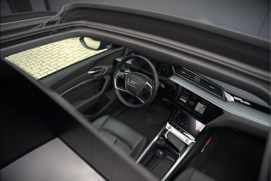 Audi e-tron 50 quattro Business edition Plus 71 kWh | Black Edition | Panoramadak | Camera | Memory Seats | Ambiance Verlichting | Luchtvering | Adaptive Cruise Control | Keyless | Matrix LED | Leder | Stoelverwarming | NAP |