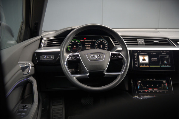 Audi e-tron 50 quattro Business edition Plus 71 kWh | Black Edition | Panoramadak | Camera | Memory Seats | Ambiance Verlichting | Luchtvering | Adaptive Cruise Control | Keyless | Matrix LED | Leder | Stoelverwarming | NAP |