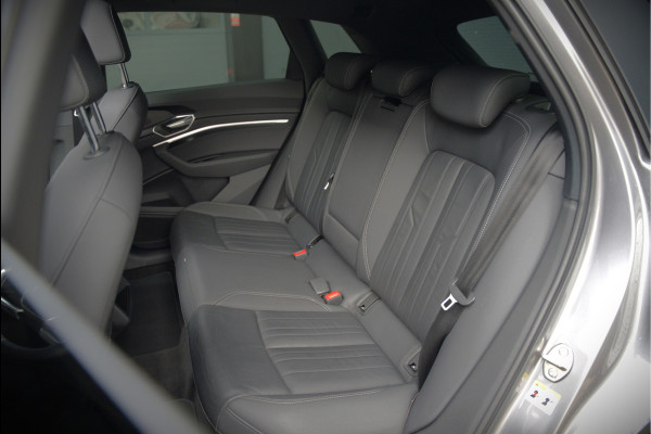 Audi e-tron 50 quattro Business edition Plus 71 kWh | Black Edition | Panoramadak | Camera | Memory Seats | Ambiance Verlichting | Luchtvering | Adaptive Cruise Control | Keyless | Matrix LED | Leder | Stoelverwarming | NAP |