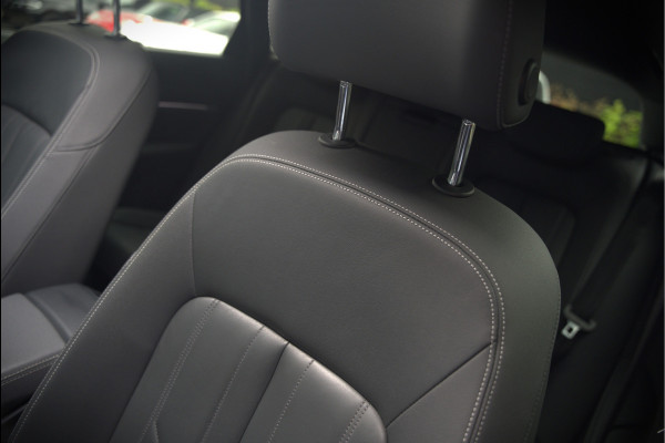 Audi e-tron 50 quattro Business edition Plus 71 kWh | Black Edition | Panoramadak | Camera | Memory Seats | Ambiance Verlichting | Luchtvering | Adaptive Cruise Control | Keyless | Matrix LED | Leder | Stoelverwarming | NAP |