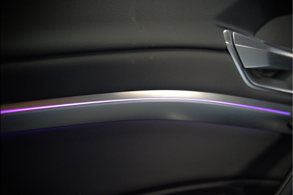 Audi e-tron 50 quattro Business edition Plus 71 kWh | Black Edition | Panoramadak | Camera | Memory Seats | Ambiance Verlichting | Luchtvering | Adaptive Cruise Control | Keyless | Matrix LED | Leder | Stoelverwarming | NAP |
