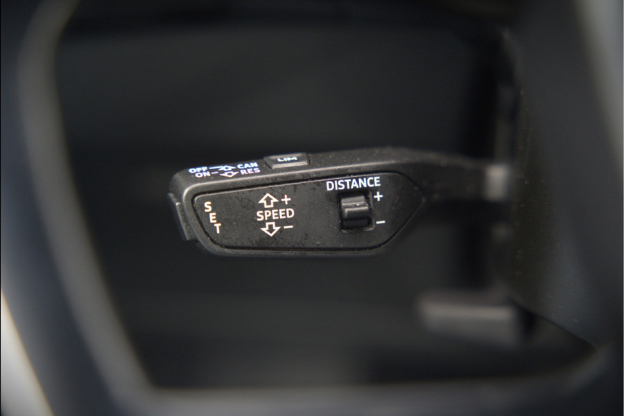 Audi e-tron 50 quattro Business edition Plus 71 kWh | Black Edition | Panoramadak | Camera | Memory Seats | Ambiance Verlichting | Luchtvering | Adaptive Cruise Control | Keyless | Matrix LED | Leder | Stoelverwarming | NAP |