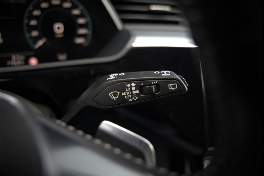 Audi e-tron 50 quattro Business edition Plus 71 kWh | Black Edition | Panoramadak | Camera | Memory Seats | Ambiance Verlichting | Luchtvering | Adaptive Cruise Control | Keyless | Matrix LED | Leder | Stoelverwarming | NAP |