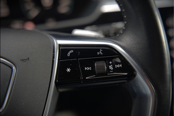 Audi e-tron 50 quattro Business edition Plus 71 kWh | Black Edition | Panoramadak | Camera | Memory Seats | Ambiance Verlichting | Luchtvering | Adaptive Cruise Control | Keyless | Matrix LED | Leder | Stoelverwarming | NAP |