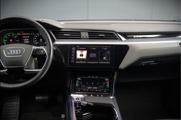 Audi e-tron 50 quattro Business edition Plus 71 kWh | Black Edition | Panoramadak | Camera | Memory Seats | Ambiance Verlichting | Luchtvering | Adaptive Cruise Control | Keyless | Matrix LED | Leder | Stoelverwarming | NAP |