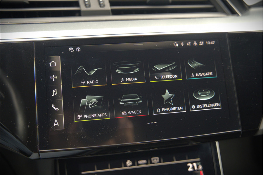 Audi e-tron 50 quattro Business edition Plus 71 kWh | Black Edition | Panoramadak | Camera | Memory Seats | Ambiance Verlichting | Luchtvering | Adaptive Cruise Control | Keyless | Matrix LED | Leder | Stoelverwarming | NAP |