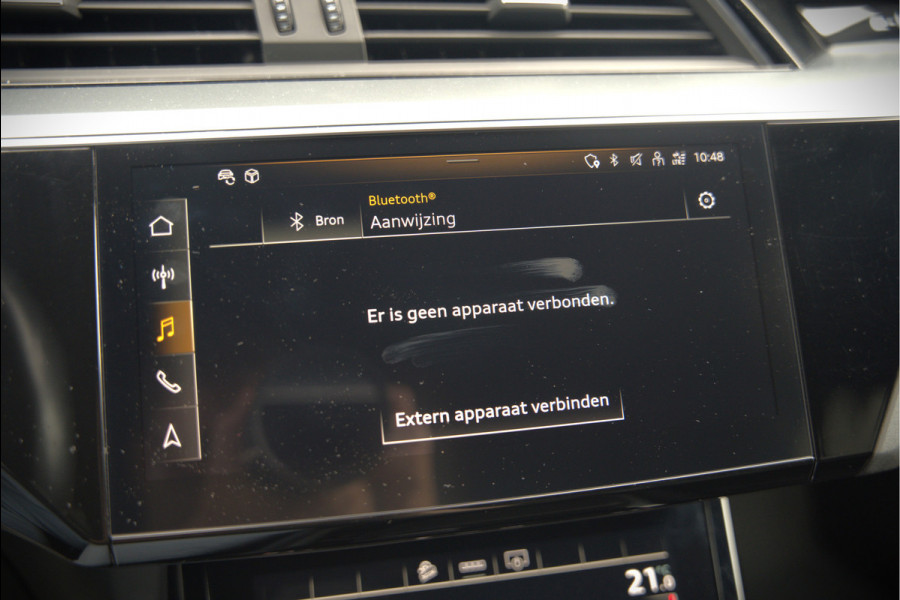 Audi e-tron 50 quattro Business edition Plus 71 kWh | Black Edition | Panoramadak | Camera | Memory Seats | Ambiance Verlichting | Luchtvering | Adaptive Cruise Control | Keyless | Matrix LED | Leder | Stoelverwarming | NAP |