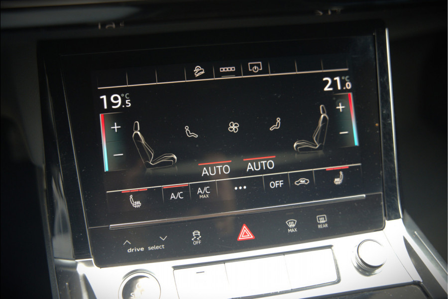 Audi e-tron 50 quattro Business edition Plus 71 kWh | Black Edition | Panoramadak | Camera | Memory Seats | Ambiance Verlichting | Luchtvering | Adaptive Cruise Control | Keyless | Matrix LED | Leder | Stoelverwarming | NAP |