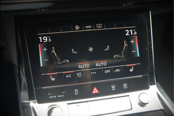 Audi e-tron 50 quattro Business edition Plus 71 kWh | Black Edition | Panoramadak | Camera | Memory Seats | Ambiance Verlichting | Luchtvering | Adaptive Cruise Control | Keyless | Matrix LED | Leder | Stoelverwarming | NAP |