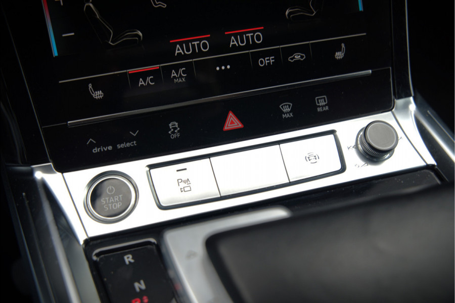 Audi e-tron 50 quattro Business edition Plus 71 kWh | Black Edition | Panoramadak | Camera | Memory Seats | Ambiance Verlichting | Luchtvering | Adaptive Cruise Control | Keyless | Matrix LED | Leder | Stoelverwarming | NAP |