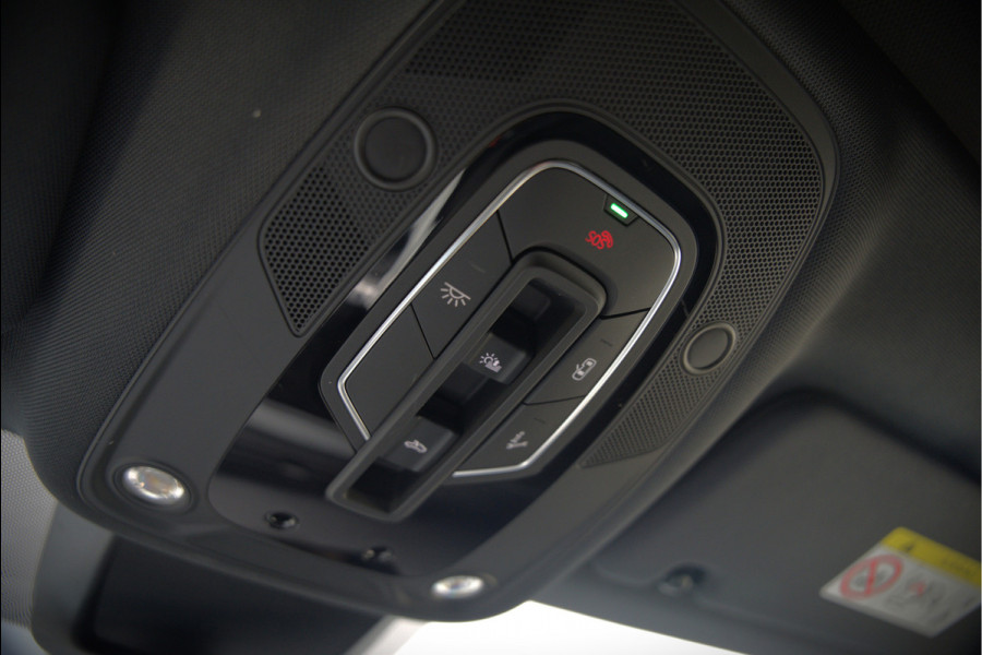 Audi e-tron 50 quattro Business edition Plus 71 kWh | Black Edition | Panoramadak | Camera | Memory Seats | Ambiance Verlichting | Luchtvering | Adaptive Cruise Control | Keyless | Matrix LED | Leder | Stoelverwarming | NAP |