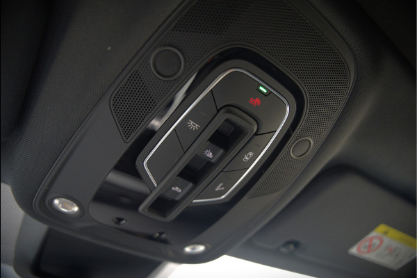 Audi e-tron 50 quattro Business edition Plus 71 kWh | Black Edition | Panoramadak | Camera | Memory Seats | Ambiance Verlichting | Luchtvering | Adaptive Cruise Control | Keyless | Matrix LED | Leder | Stoelverwarming | NAP |