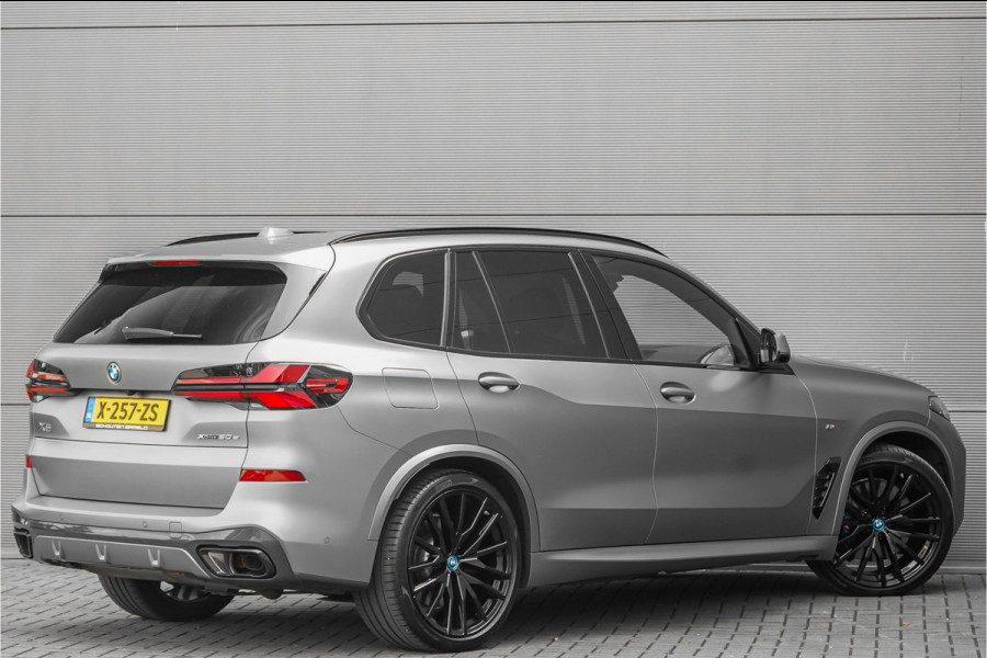 BMW X5 xDrive50e M-Sport Pro Driving Ass Pro Stoelvent H&K Iconic Glow Trekhaak Frozen