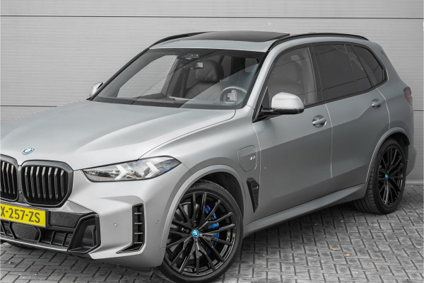 BMW X5 xDrive50e M-Sport Pro Driving Ass Pro Stoelvent H&K Iconic Glow Trekhaak Frozen