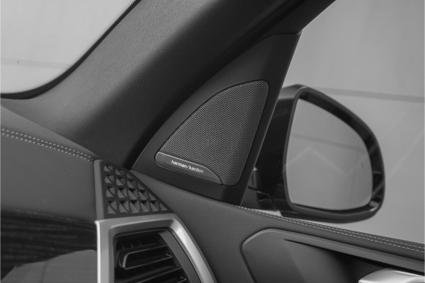 BMW X5 xDrive50e M-Sport Pro Driving Ass Pro Stoelvent H&K Iconic Glow Trekhaak Frozen