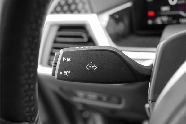 BMW X5 xDrive50e M-Sport Pro Driving Ass Pro Stoelvent H&K Iconic Glow Trekhaak Frozen