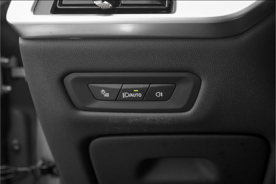 BMW X5 xDrive50e M-Sport Pro Driving Ass Pro Stoelvent H&K Iconic Glow Trekhaak Frozen