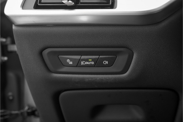 BMW X5 xDrive50e M-Sport Pro Driving Ass Pro Stoelvent H&K Iconic Glow Trekhaak Frozen