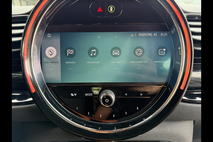MINI Clubman 1.5 Automaat / Navigatie / 1e Eigenaar / Clima / Recent Onderhoud incl. Remmen compleet / LED-Verlichting / NED-MINI