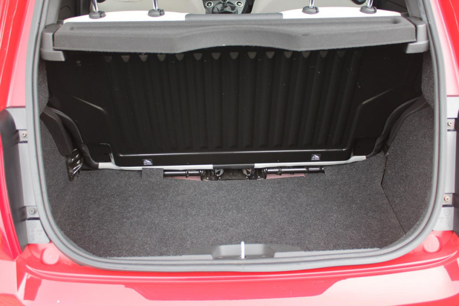 Fiat 500 1.0 Hybrid 69PK DOLCEVITA | PANORAMA DAK | APPLE CARPLAY/ANDROID AUTO | HALF LEDEREN BEKLEDING "TESSUTO DISEGNO" MET SPORTSTOELEN | DONKERE HEMELBEKLEDING | CRUISE CONTROL | AIRCO | LICHTMETALEN VELGEN 15" | CHROME DELEN EXTERIEUR | DAB+ RADIO |