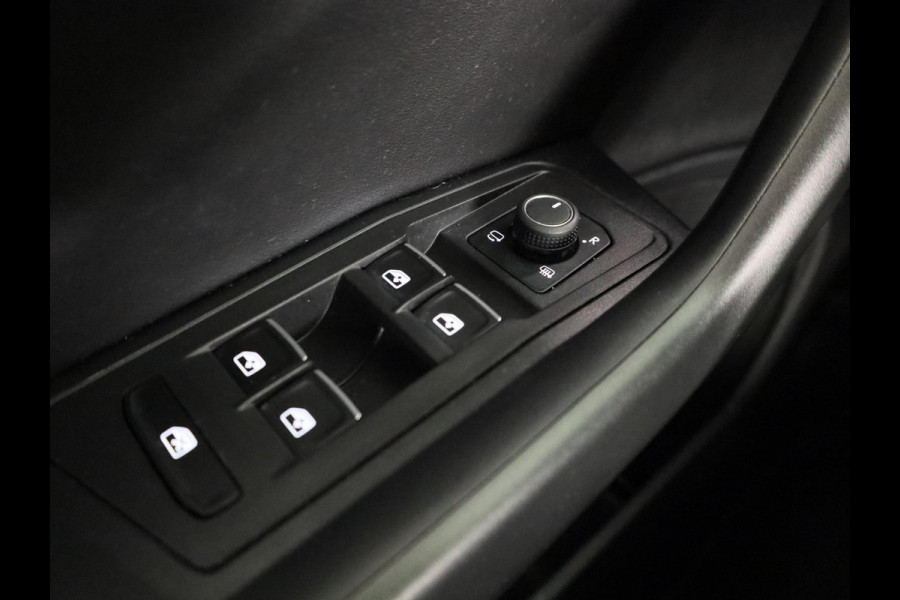 Volkswagen T-Roc 1.5 TSI R-Line Business 150PK | Navigatie | Camera | Digitaal dashboard | Keyless entry | 18 Inch | verlengde garantie