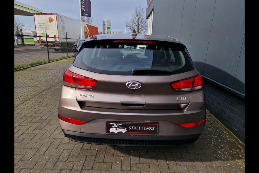 Hyundai i30 1.5 T-GDi MHEV 110pk