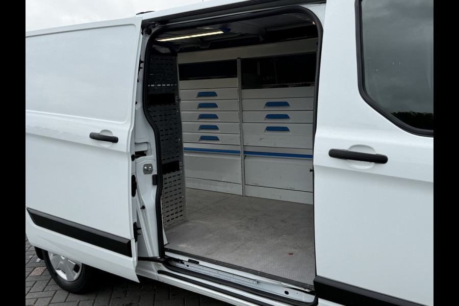 Ford Transit Custom 2.0 TDCI 130 PK / L2H1 / SORTIMO INRICHTING / 2.8 TONS TREKHAAK / 3-ZITS / CRUISE / NAVI / 2800 KG AHG