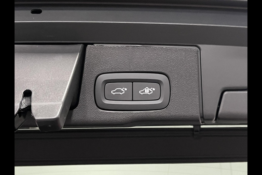 Volvo XC60 T8 Plug-in AWD Ultra Black Edition Luchtvering | Bowers & Wilkins | Massage | Adapt. Cruise | Stoelventilatie | Open dak | 360 Camera | Stuur-/stoelverwarming