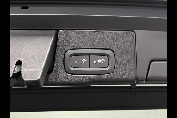 Volvo XC60 T8 Plug-in AWD Ultra Black Edition Luchtvering | Bowers & Wilkins | Massage | Adapt. Cruise | Stoelventilatie | Open dak | 360 Camera | Stuur-/stoelverwarming