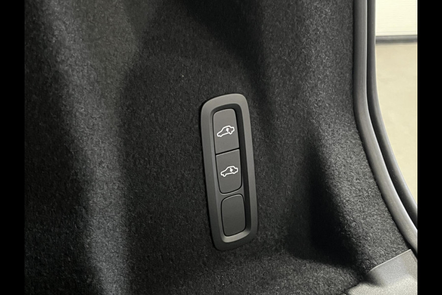 Volvo XC60 T8 Plug-in AWD Ultra Black Edition Luchtvering | Bowers & Wilkins | Massage | Adapt. Cruise | Stoelventilatie | Open dak | 360 Camera | Stuur-/stoelverwarming