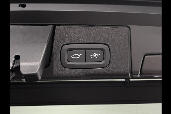 Volvo XC60 T8 Plug-in AWD Ultra Black Edition Luchtvering | Bowers & Wilkins | Massage | Adapt. Cruise | Stoelventilatie | Open dak | 360 Camera | Stuur-/stoelverwarming