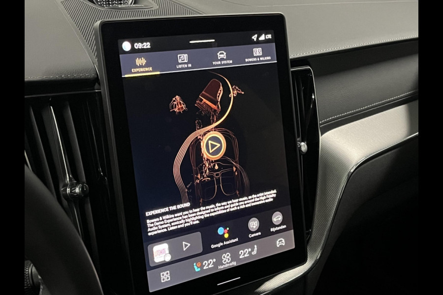 Volvo XC60 2.0 T8 PHEV AWD Ultra Black Edition Trekhaak | Bowers & Wilkins |  Massage | Open dak |  Stoel ventilatie | Stoel-/stuurverwarming | Head-up | 360 camera | *455PK*