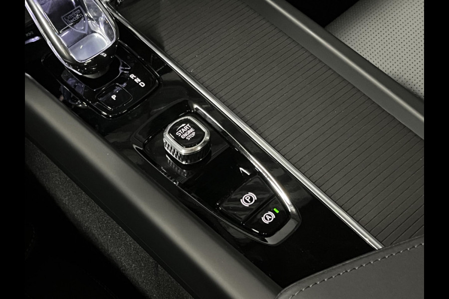 Volvo XC60 2.0 T8 PHEV AWD Ultra Black Edition Trekhaak | Bowers & Wilkins |  Massage | Open dak |  Stoel ventilatie | Stoel-/stuurverwarming | Head-up | 360 camera | *455PK*