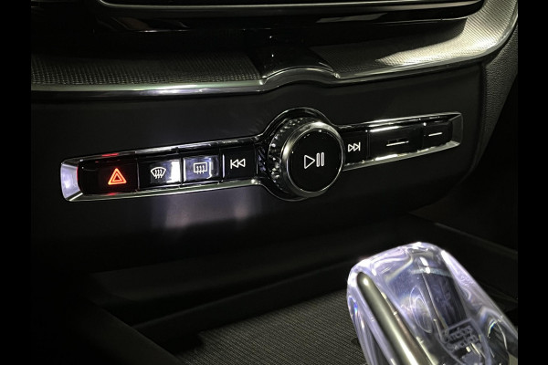 Volvo XC60 2.0 T8 PHEV AWD Ultra Black Edition Trekhaak | Bowers & Wilkins |  Massage | Open dak |  Stoel ventilatie | Stoel-/stuurverwarming | Head-up | 360 camera | *455PK*